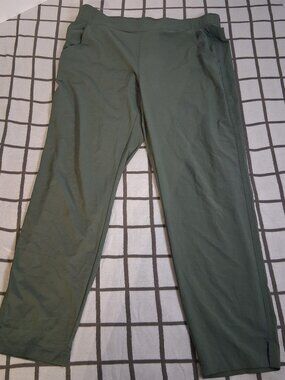 Size M Eddie Bauer Women’s Ankle Pants